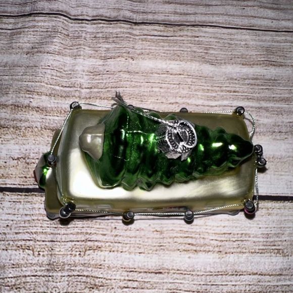 Camper with Christmas Tree on Top Figurine Ornament 4 .5 inches Vacation Holiday - Picture 6 of 8